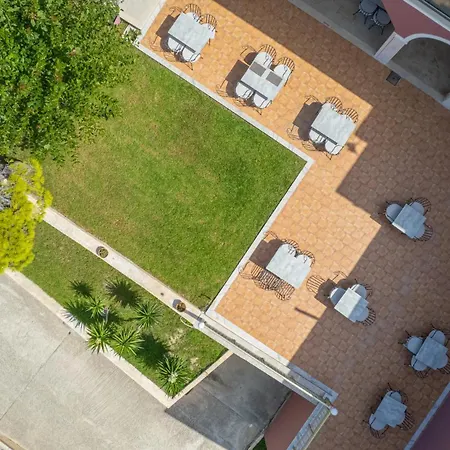 Отель Balcony - только для взрослых 2*