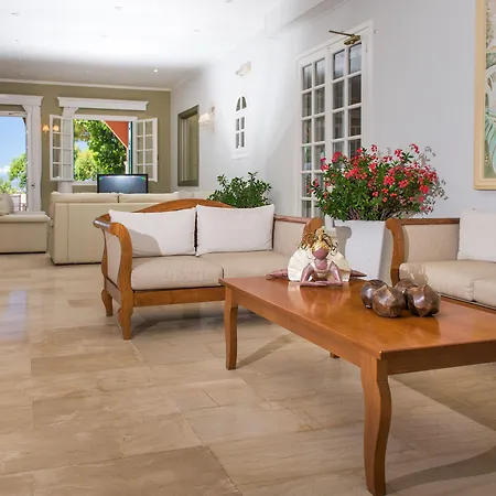 Balcony Boutique (adults Only) מלון טסיליבי